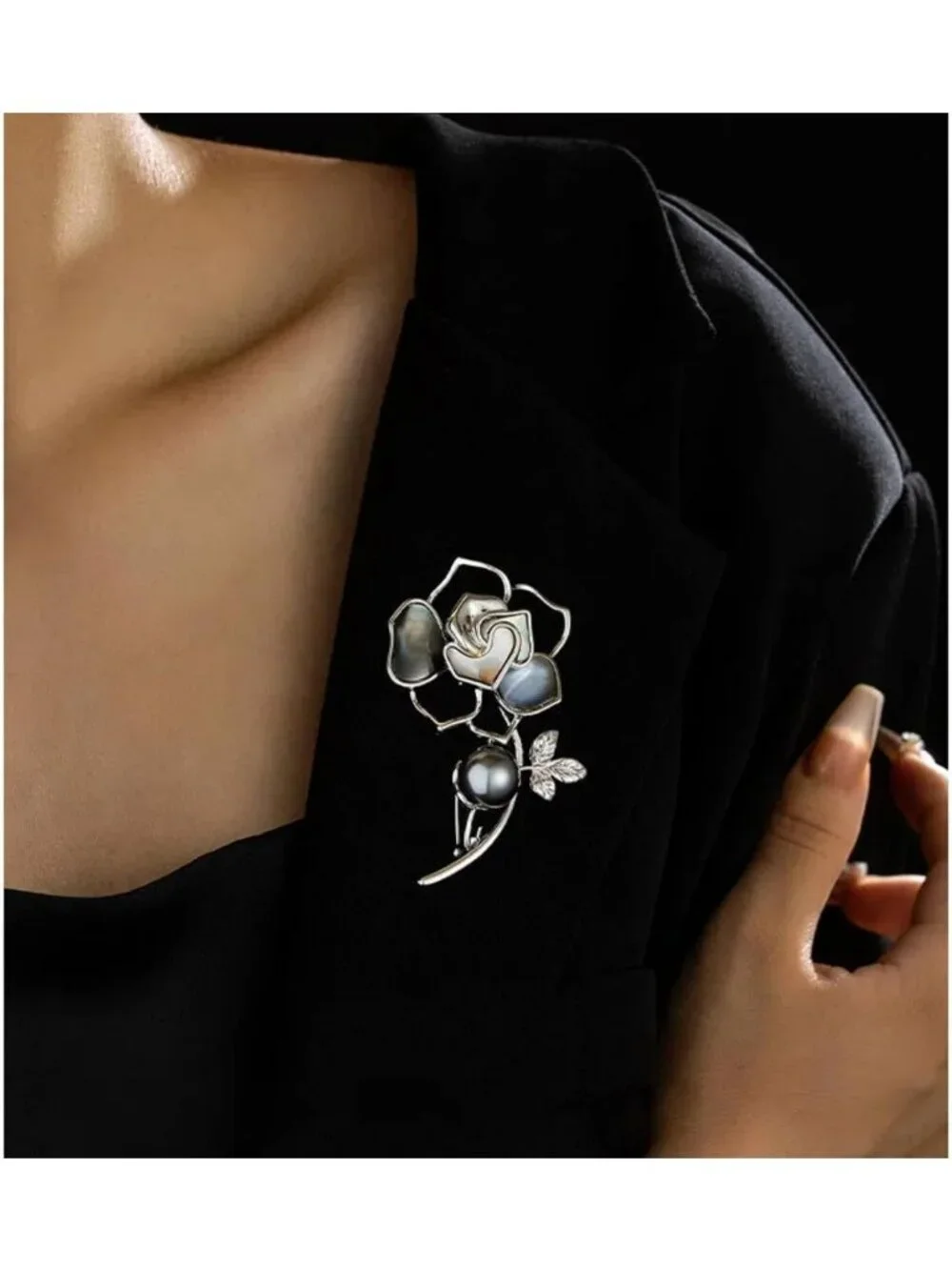 Elegant Women's Brooch - Fashionable Accessory for Parties & Daily Wear